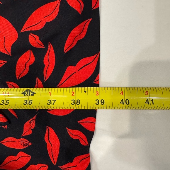 Diane Von Furstenburg Black Silk Jersey Wrap Dress With Red Lips Print - Picture 13 of 14